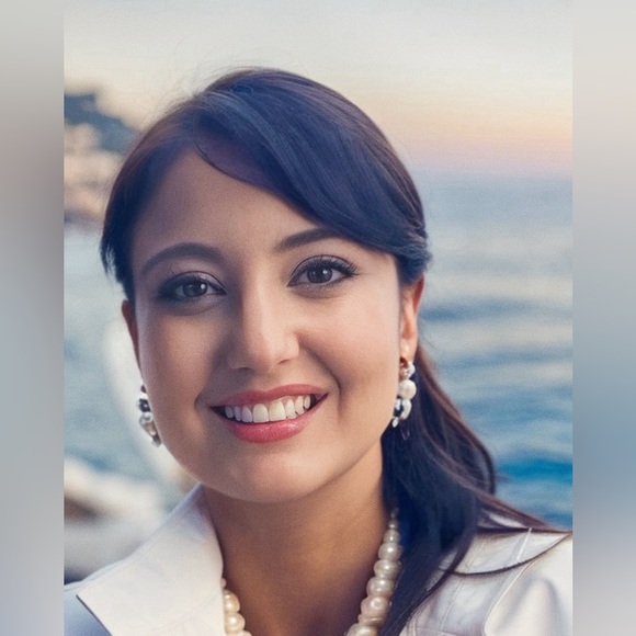 Meet your Posher, Heather - Picture 1 of 1